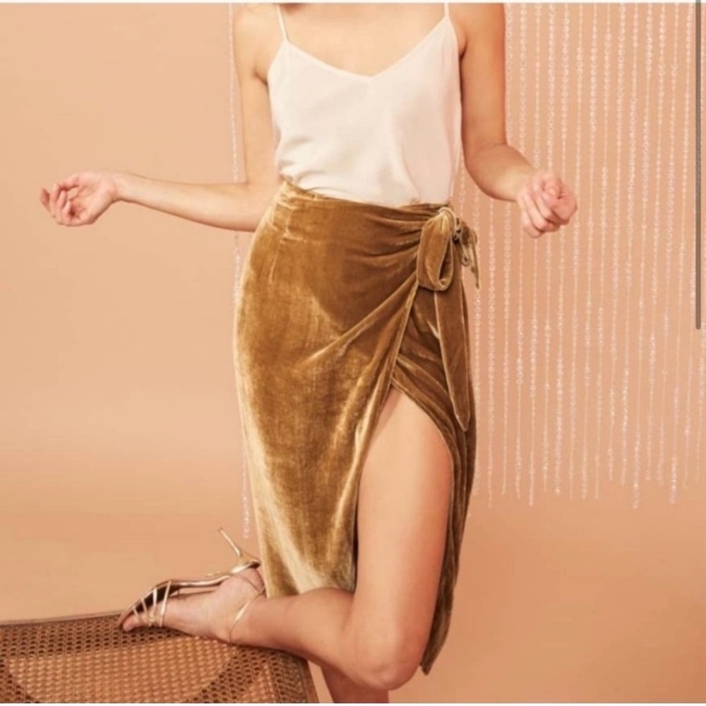 Reformation Amberleigh Velvet Skirt in Gold NWT